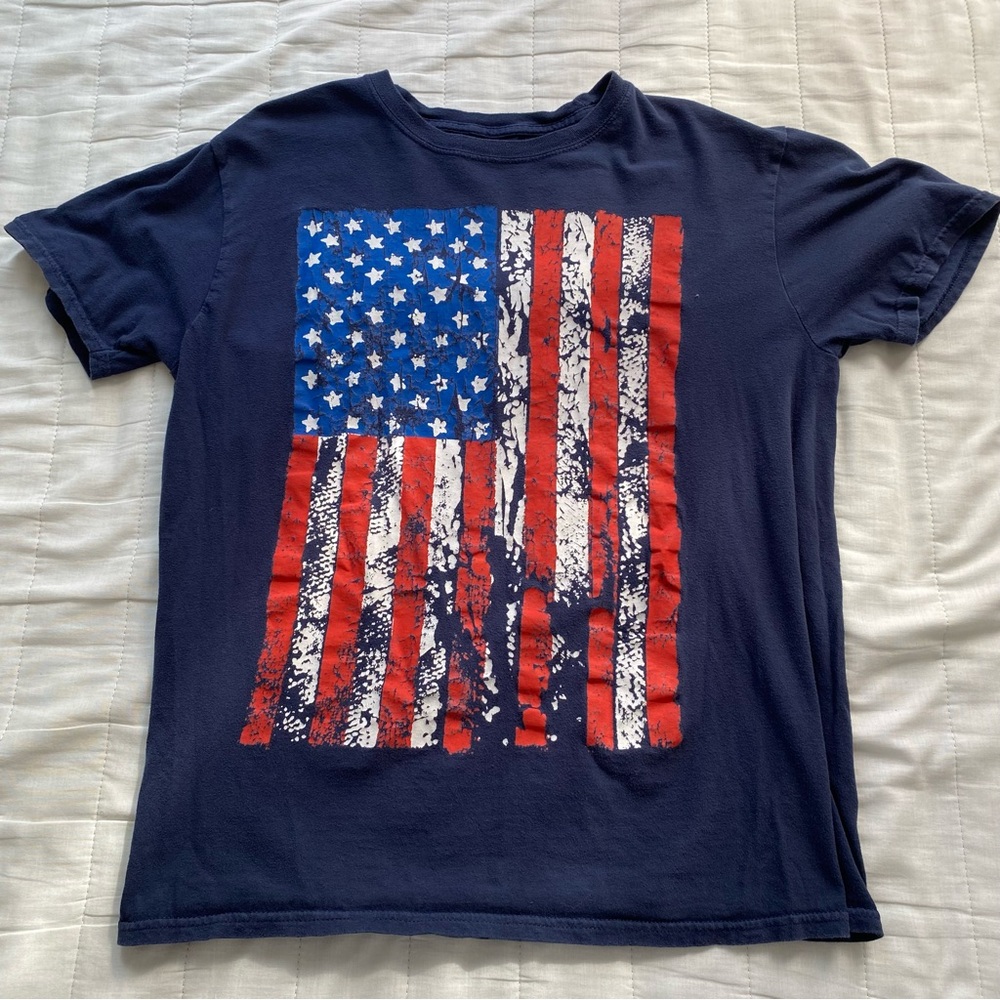 Navy Short-Sleeve Tee with Distressed American Flag Graphic